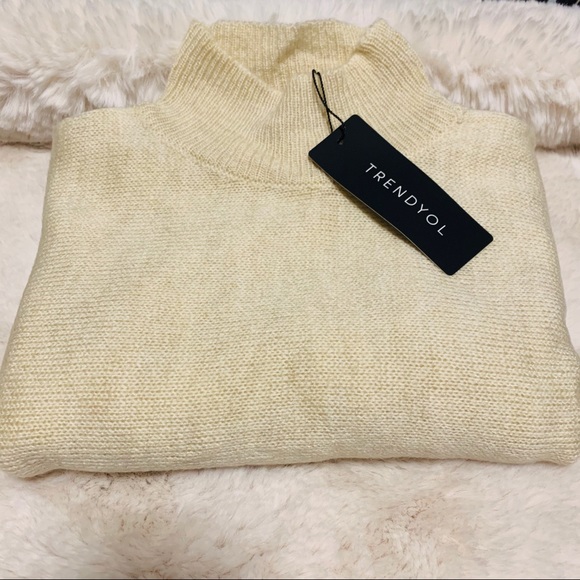 Sweater - Picture 6 of 6